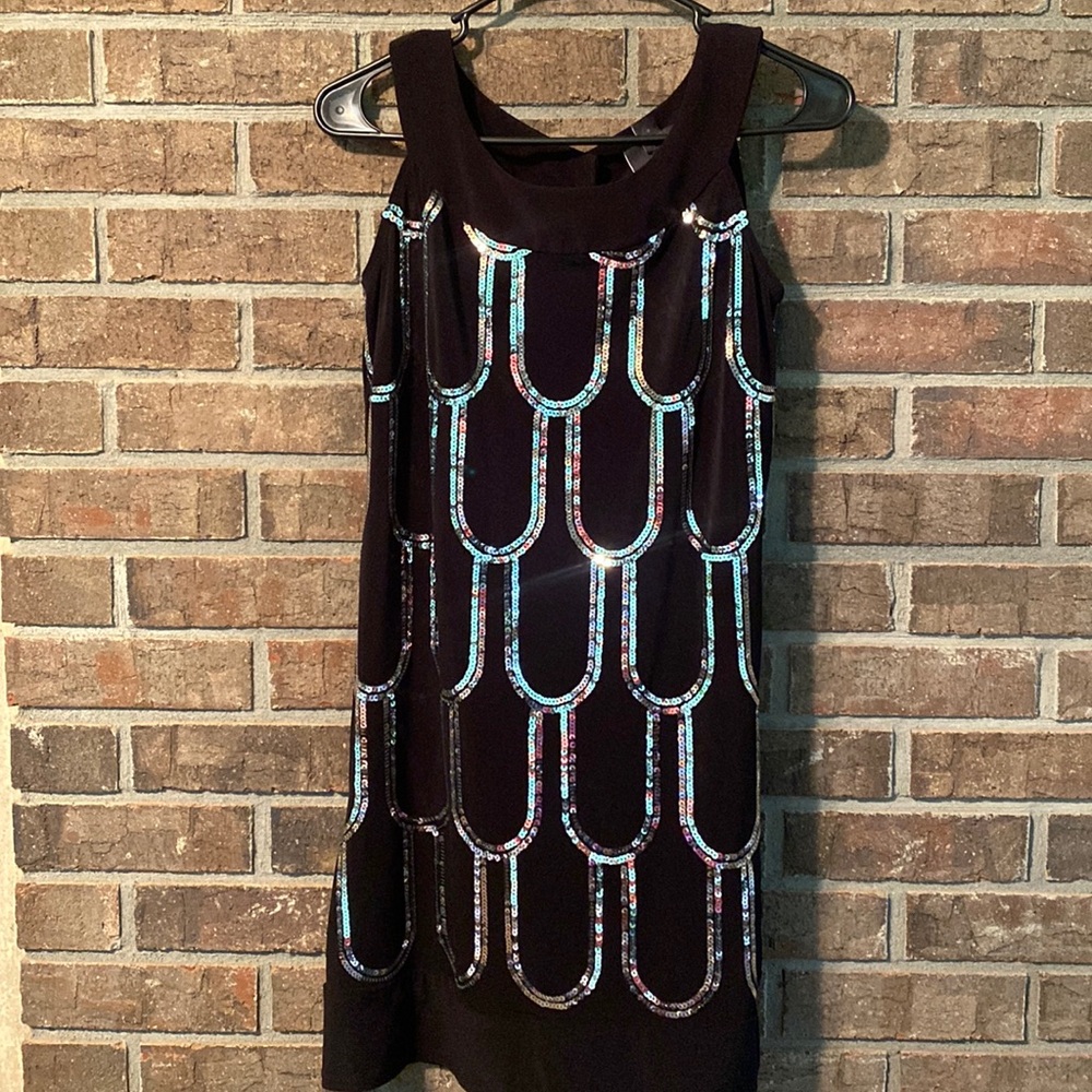 Black sleeveless scalloped sequined dress size 4P by dress barn
